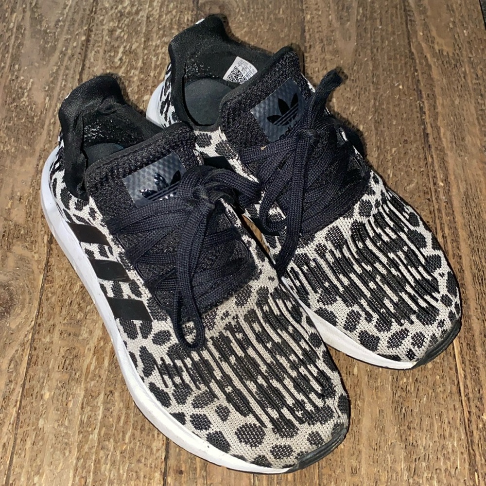 Adidas Swift Run Running Shoes Black Leopard Size Women’s 7M - Picture 1 of 6